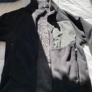 The North Face Men’s Fleece Zip-up